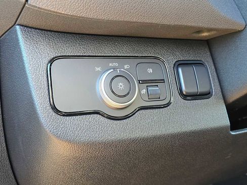 Used 2025 Mercedes-Benz Sprinter 2500 image 25