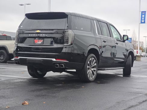New 2026 Chevrolet Suburban High Country image 17