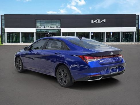Used 2023 Hyundai Elantra SEL w/ Winter Weather Package FWD image 3