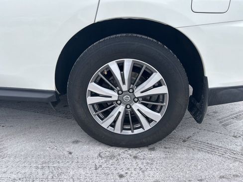 Used 2018 Nissan Pathfinder SV w/ SV All Weather Package image 9