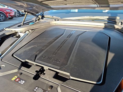 Certified 2025 Genesis Electrified GV70 image 29