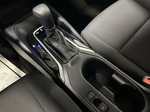 Used 2025 Toyota Corolla LE image 39