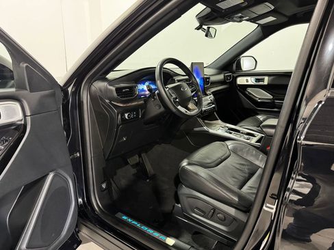 Used 2022 Ford Explorer Platinum w/ Equipment Group 601A AWD/4WD image 12