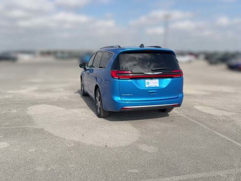 New 2026 Chrysler Pacifica Pinnacle image 9