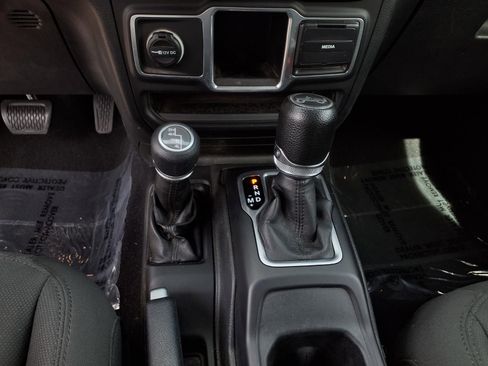 Used 2018 Jeep Wrangler Unlimited Sport image 10