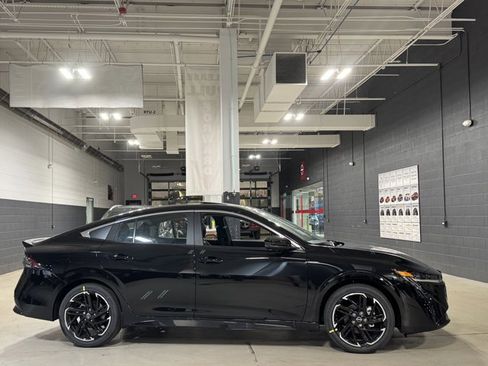 New 2026 Nissan Sentra SR w/ SR Premium Package image 4