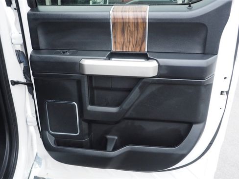 Used 2019 Ford F150 Lariat w/ Equipment Group 501A Mid image 20