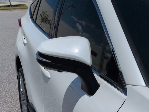 Used 2021 Toyota Venza Limited AWD/4WD image 13