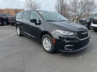 Used 2024 Chrysler Pacifica Touring-L video 1