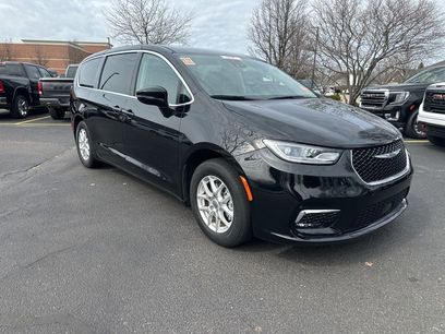 Used 2024 Chrysler Pacifica Touring-L