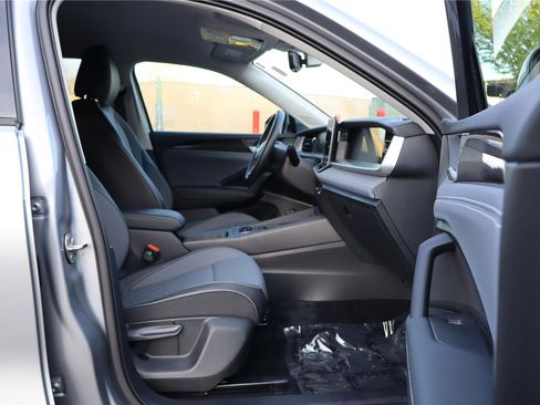 Certified 2025 Volkswagen Tiguan SE AWD/4WD image 25