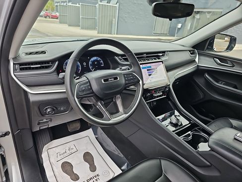 Used 2023 Jeep Grand Cherokee L Limited image 21