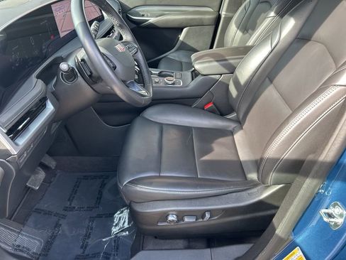 Used 2025 Cadillac XT4 Premium Luxury image 17