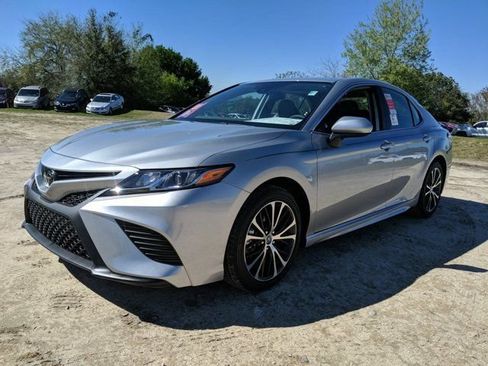 Used 2020 Toyota Camry SE FWD image 8