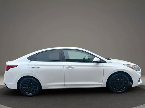 Used 2022 Hyundai Accent SE FWD image 4