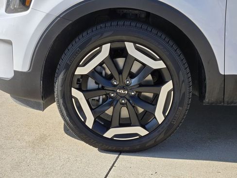 Used 2023 Kia Telluride EX w/ EX Captain's Chair Package AWD/4WD image 17