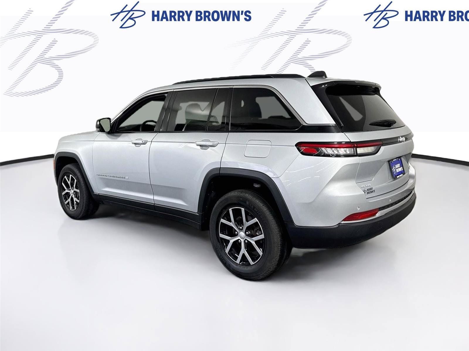 Used 2024 Jeep Grand Cherokee Limited w/ Trailer Tow Package AWD/4WD image 29