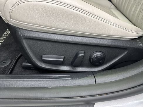 Used 2023 Genesis G70 2.0T w/ Sport Prestige Package RWD image 10