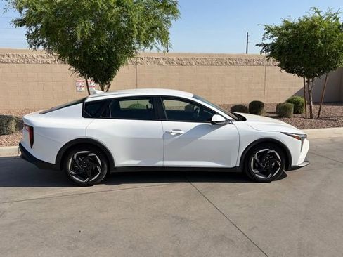 Used 2025 Kia K4 EX image 3