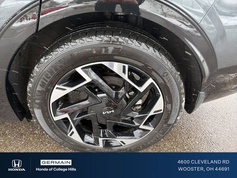 Used 2025 Kia Sportage SX image 10