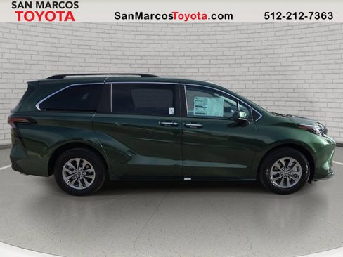New 2026 Toyota Sienna XLE FWD image 4