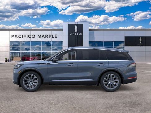 Used 2026 Lincoln Aviator AWD image 3
