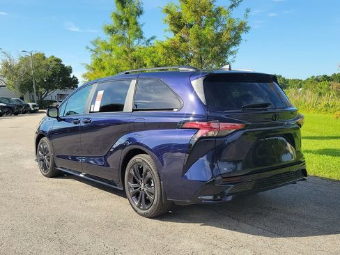 New 2026 Toyota Sienna XSE FWD image 6