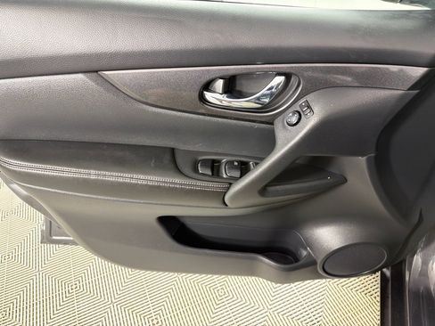 Used 2017 Nissan Rogue S image 10