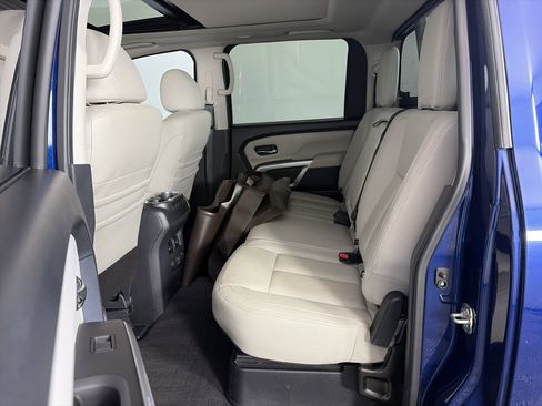Used 2021 Nissan Titan SL w/ Moonroof Package AWD/4WD image 7