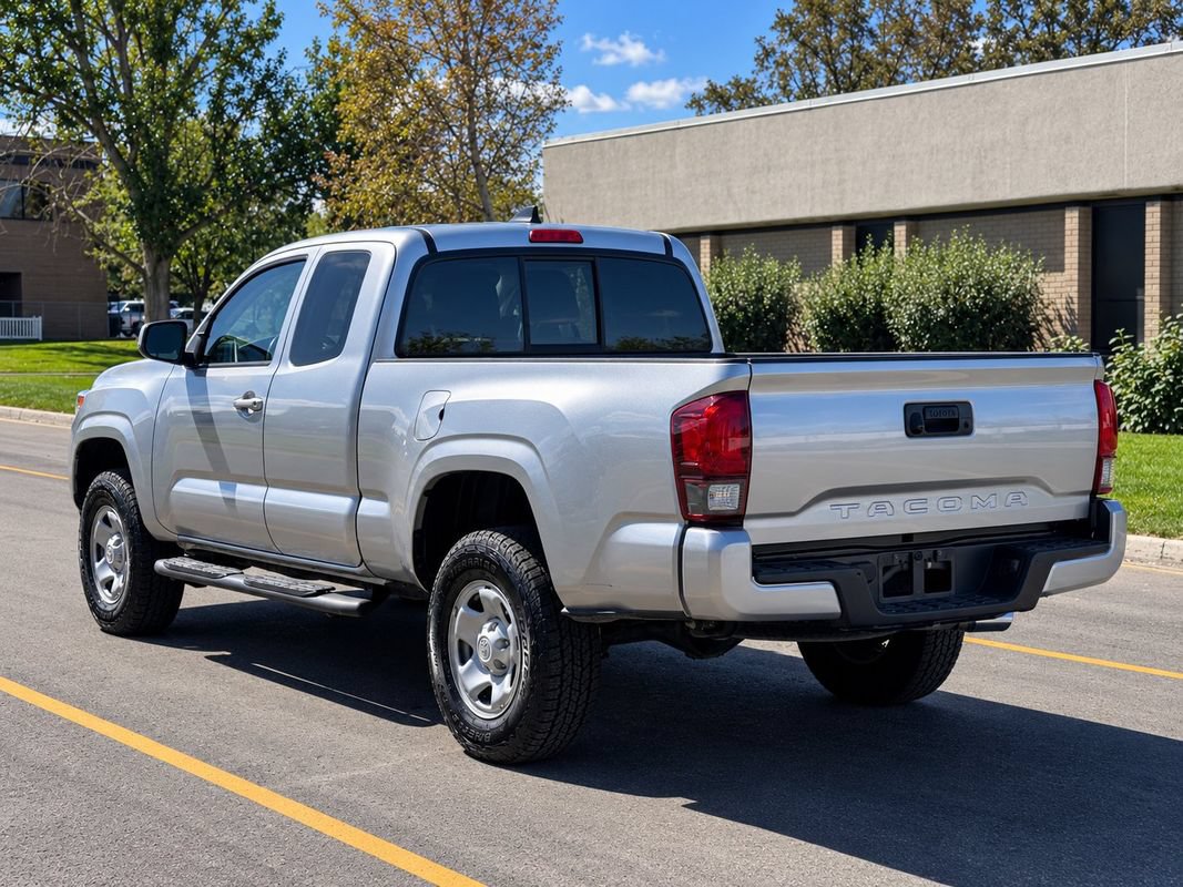 Used 2022 Toyota Tacoma SR w/ SR Convenience Package RWD image 3