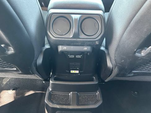 Used 2025 Jeep Wrangler Unlimited Rubicon 4xe w/ Convenience Group AWD/4WD image 30