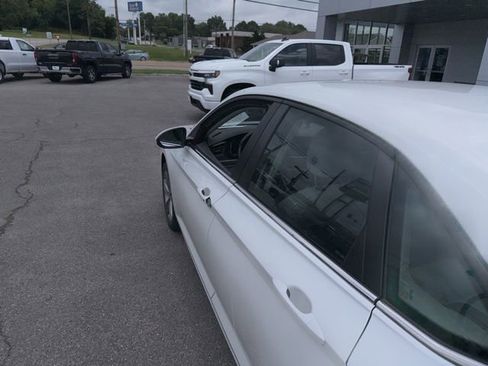 Used 2022 Volkswagen Jetta SE FWD image 21