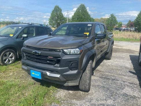 Used 2024 Chevrolet Colorado Trail Boss w/ Advanced Trailering Package AWD/4WD image 3