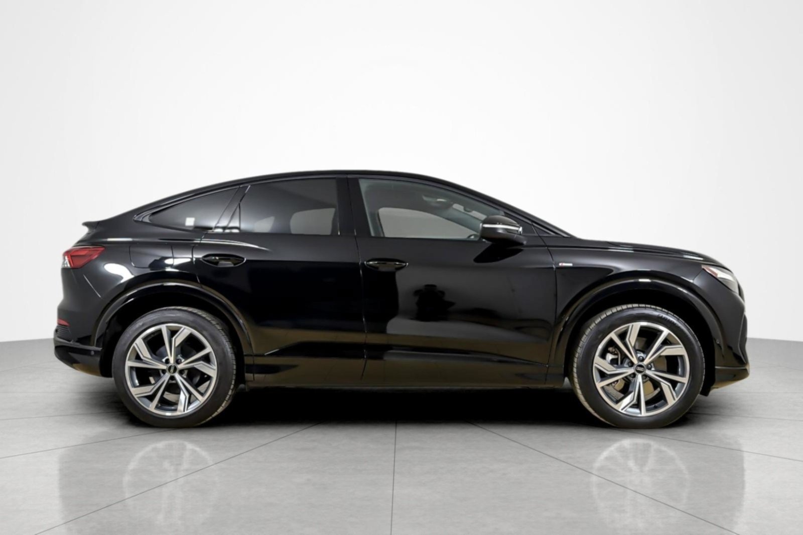 Certified 2023 Audi Q4 e-tron Premium Plus AWD/4WD image 6