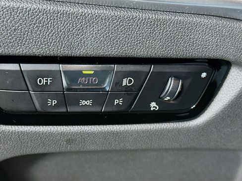 Used 2025 BMW 330i Sedan w/ Convenience Package image 17