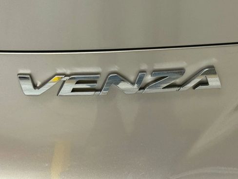 Used 2023 Toyota Venza Limited image 13