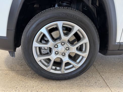 Used 2024 Jeep Compass Latitude AWD/4WD image 47