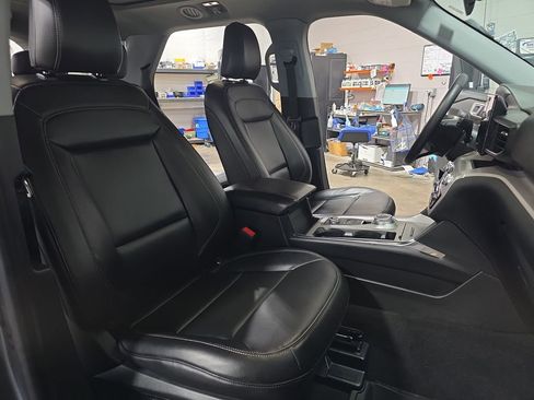 Used 2023 Ford Explorer XLT w/ Equipment Group 202A image 10