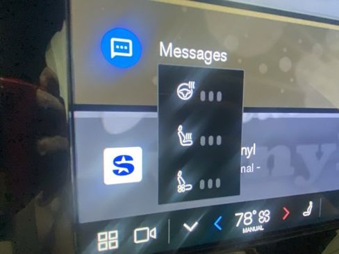 Certified 2024 Volvo XC60 T8 Ultimate w/ Climate Package image 25