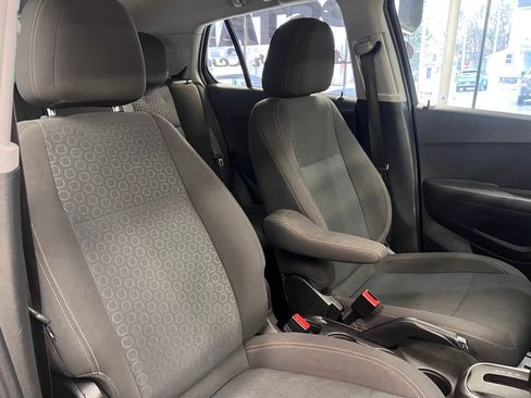 Used 2018 Chevrolet Trax LS image 27