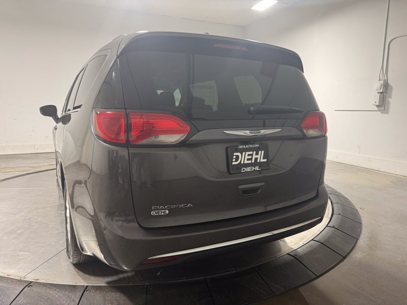 Used 2018 Chrysler Pacifica Touring-L FWD image 5