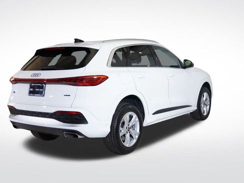 Used 2025 Audi Q5 Premium w/ Convenience Package image 10