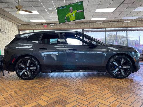 Used 2022 BMW iX xDrive50 w/ Sport Package AWD/4WD image 7