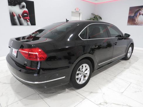 Used 2016 Volkswagen Passat 1.8T R-Line FWD image 3