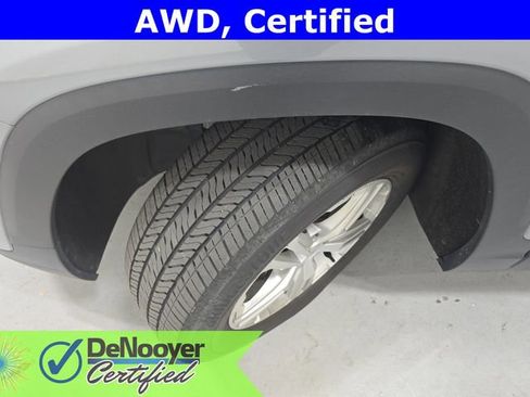 Used 2024 GMC Terrain SLE image 29