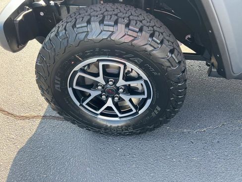 New 2024 Jeep Wrangler Unlimited Rubicon w/ Technology Group image 28