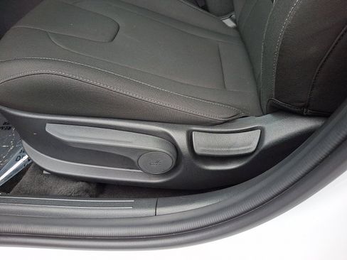 Certified 2024 Hyundai Elantra SEL FWD image 14