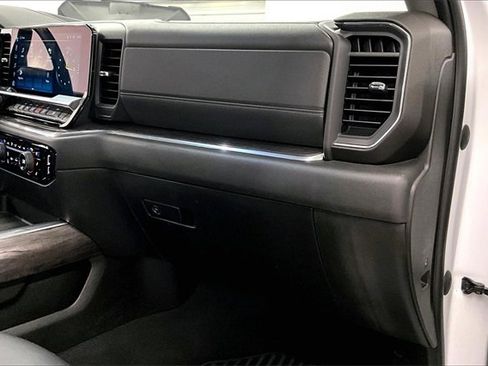 Used 2024 Chevrolet Silverado 2500 LTZ w/ LTZ Convenience Package image 16