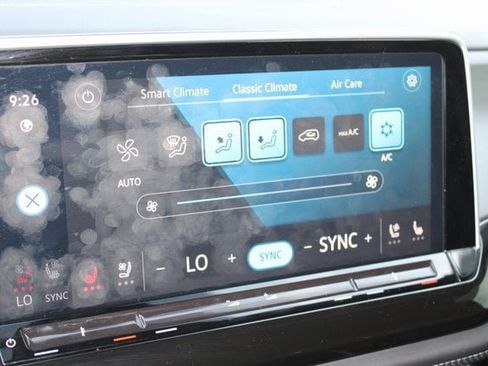 Used 2025 Volkswagen Atlas Cross Sport SE image 9