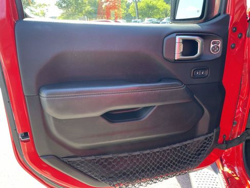 Used 2020 Jeep Wrangler Unlimited Sahara AWD/4WD image 5
